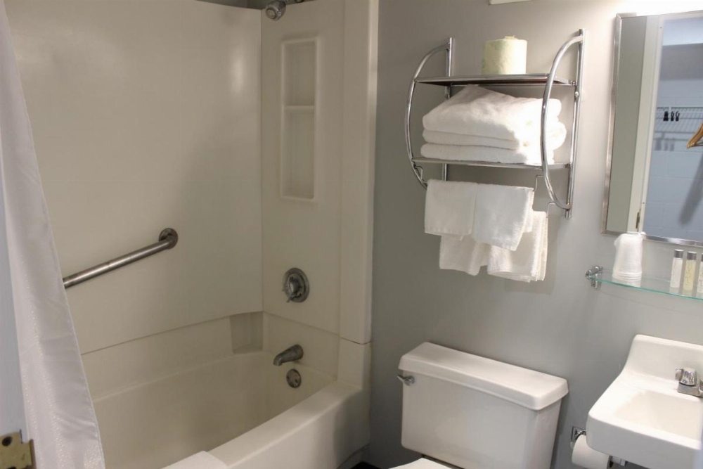 Constitution Inn Image 27